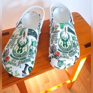 Milwaukee Bucks clogs